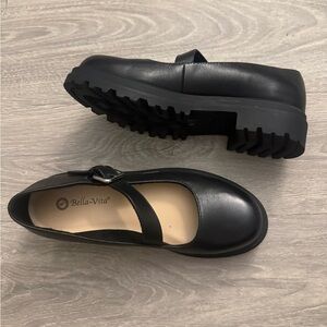 Bella Marie Women's Classic Black Flats